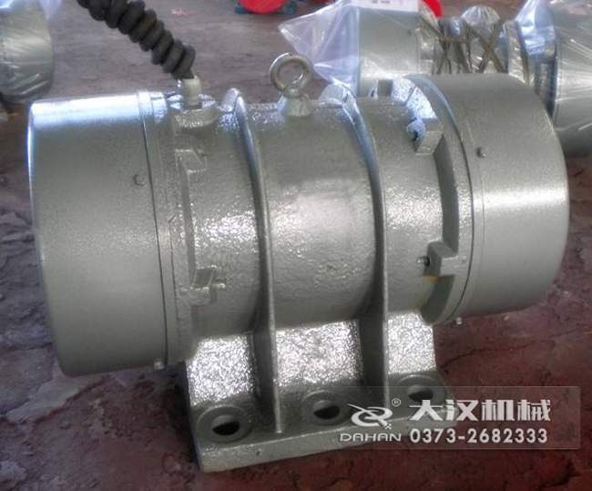 VB振動(dòng)電機(jī)是靠偏心塊的振動(dòng)而造成的，振動(dòng)源所以偏心塊的角度和大小是比較重要的。