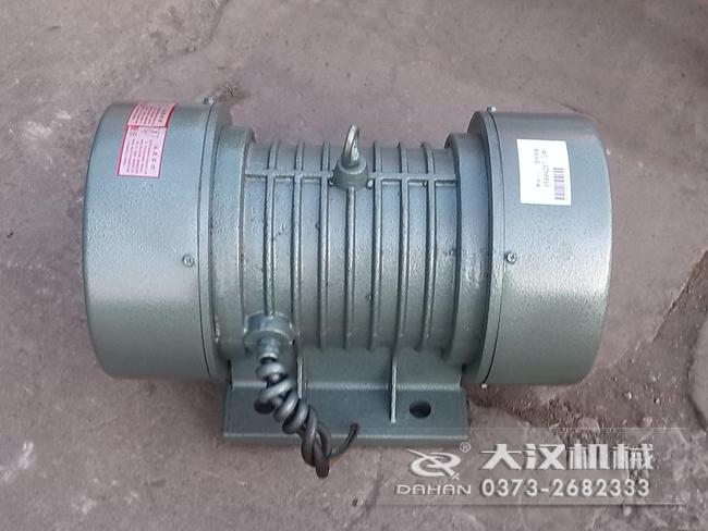 VB振動(dòng)電機(jī)的選型要根據(jù)所匹配產(chǎn)品需要的激振大小，進(jìn)行選擇。