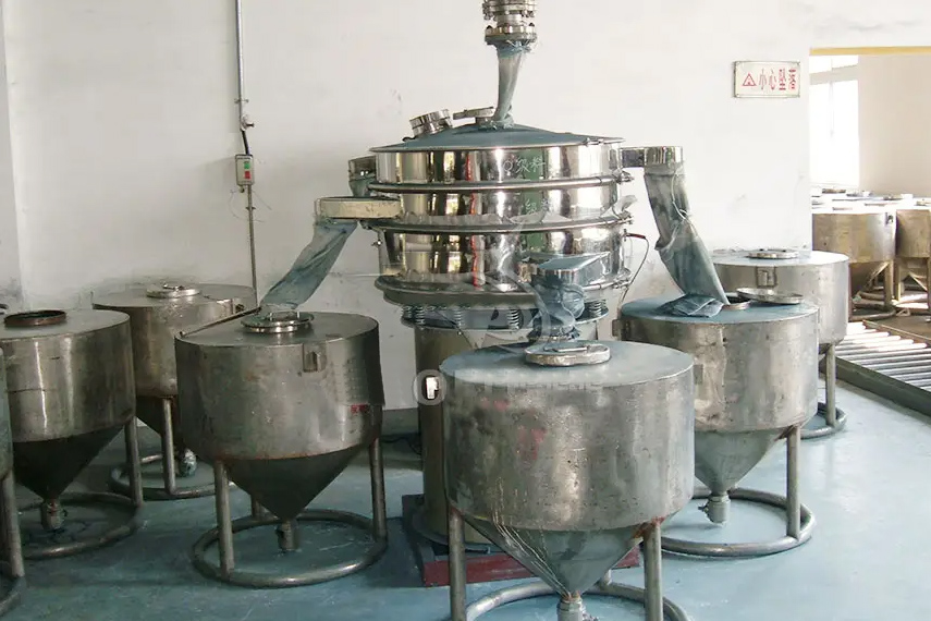 振蕩篩主要特點：換網容易，全封閉模式粉末不飛揚，可連續(xù)作業(yè)